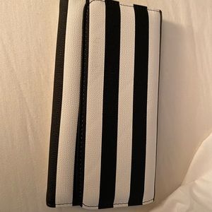 Kut from the Kloth brand new wallet